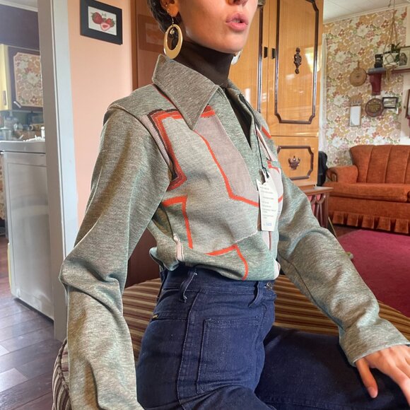 DEADSTOCK 1960s MOD dagger collar abstract long sleeve with Built in dickey! - Picture 10 of 16